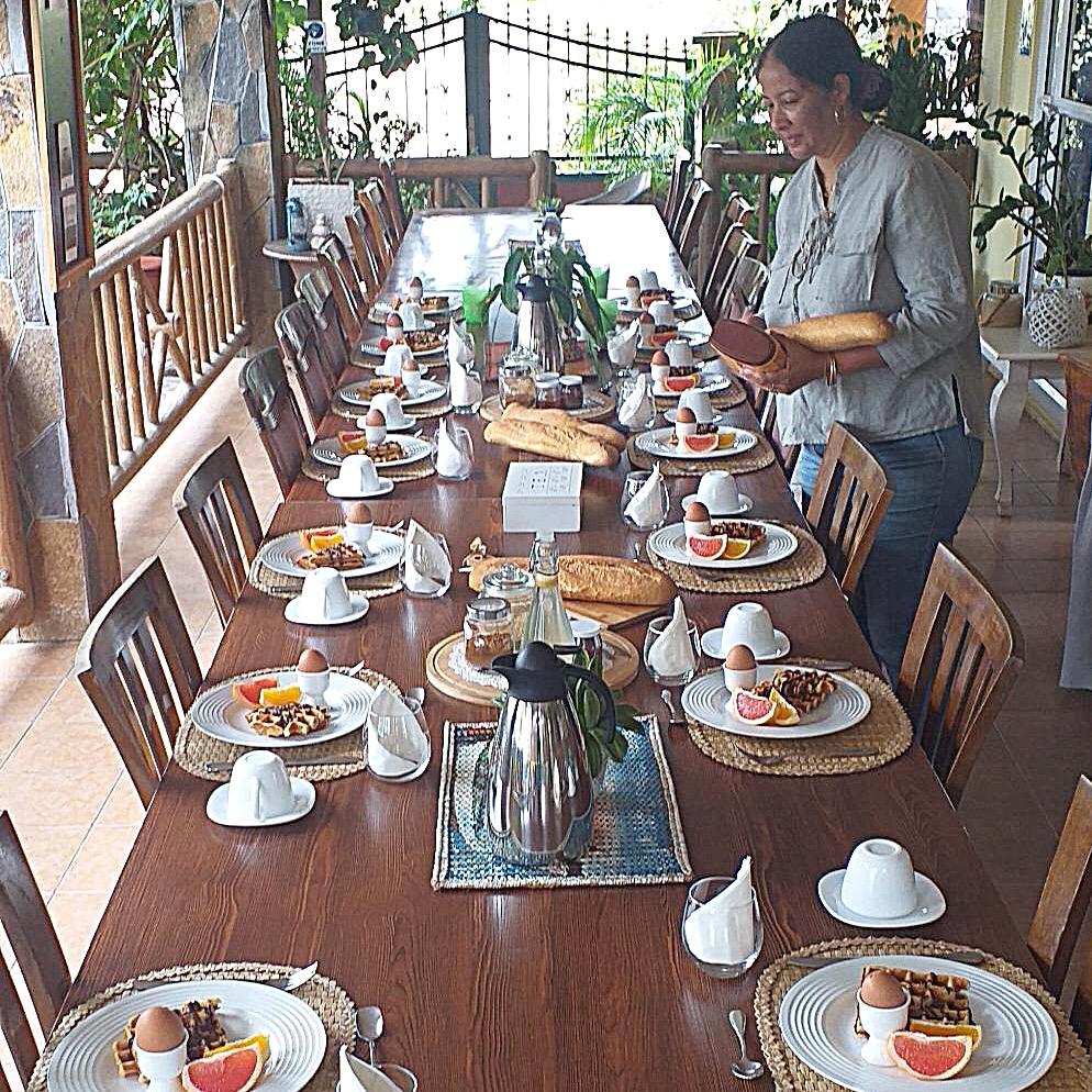 Petit déjeuner au Couzoupa